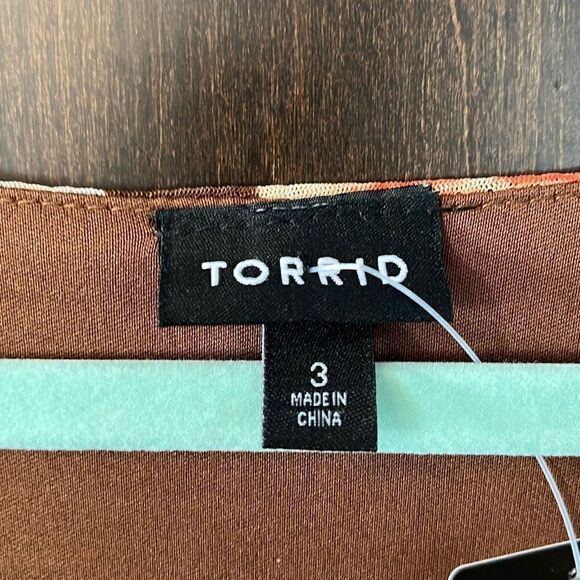 NWT TORRID STRETCH MESH SURPLICE RUFFLE SLEEVE TOP SIZE 3X - Picture 3 of 5